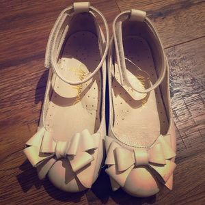 ~GIERGIANI~ Cream Double Bow Dressy Shoes